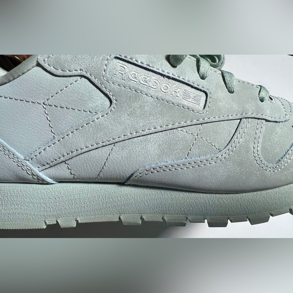 Reebok Classic leather lifestyle sneakers in sea spray green US women’s 8.5 NWT - Picture 9 of 11